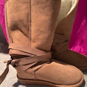 Emu sheepskin boots with ties